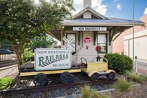 Momma's House On Landa Dt 430 3 Bedroom Home by RedAwning