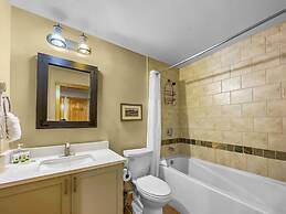 Luxury Remodeled Passage Point Condo - Short Walk to Lifts - Incredibl