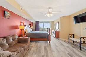 Yacht Club S #1-1005 3 Bedroom Condo by RedAwning