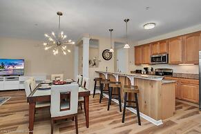 Polished, Luxurious Condo in Vista Cay, Near Themed Parks! #4vc206