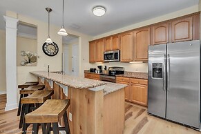 Polished, Luxurious Condo in Vista Cay, Near Themed Parks! #4vc206