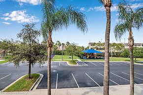 Polished, Luxurious Condo in Vista Cay, Near Themed Parks! #4vc206