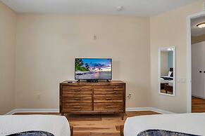 Polished, Luxurious Condo in Vista Cay, Near Themed Parks! #4vc206