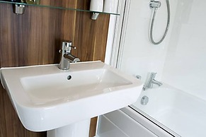 THE Sawmill Glossy Sleek Peaceful City Centre red