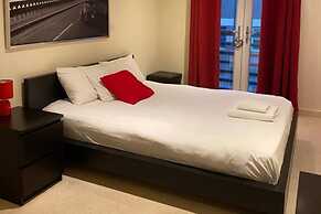 Apartment - Sleeps 4 - Balcony - Parking - Pets Ok