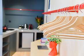 CentraL44 OMG CasuaL Suite