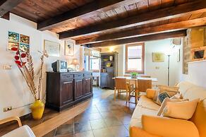 Best Located in Alghero old Town Steps to sea Attic Emerald