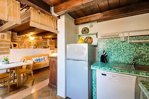 Best Located in Alghero old Town Steps to sea Attic Emerald