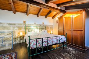 Best Located in Alghero old Town Steps to sea Attic Emerald