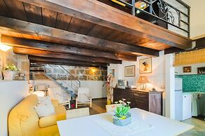 Best Located in Alghero old Town Steps to sea Attic Emerald