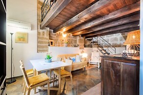 Best Located in Alghero old Town Steps to sea Attic Emerald