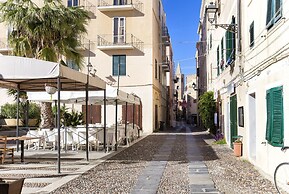 Best Located in Alghero old Town Steps to sea Attic Emerald