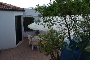 Charming Holiday Home Next to Lake Pergusa Sicily