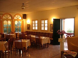 Apraos Bay Hotel In Kalamaki Beach