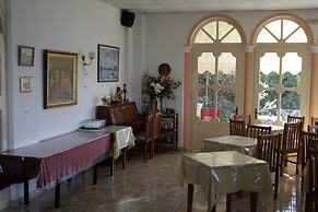 Apraos Bay Hotel In Kalamaki Beach