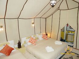 Room-sleeping in a Luxury Tent in Merzou