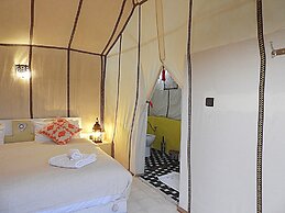 Room-sleeping in a Luxury Tent in Merzou