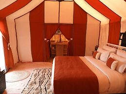Room-sleeping in a Luxury Tent in Merzou