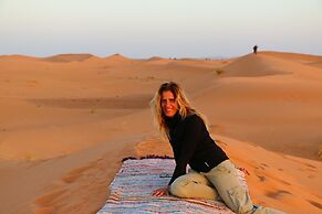 Room-sleeping in a Luxury Tent in Merzou