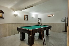 Villa Cadre - 5BR w Private Pool & Snooker Table