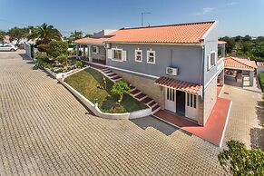 Villa Cadre - 5BR w Private Pool & Snooker Table