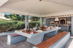Villa Cadre - 5BR w Private Pool & Snooker Table