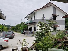 Mri Homestay Sg Buloh - 3 Br House on First Floor With Centralised Poo