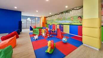 Three-bedrooms, Oakwood Apartments Pik Jakarta