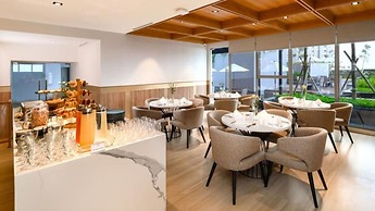 Three-bedrooms, Oakwood Apartments Pik Jakarta