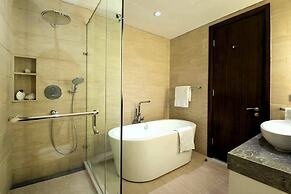 Two-bedroom Executive Serviced Apartment Oakwood Suites La Maison