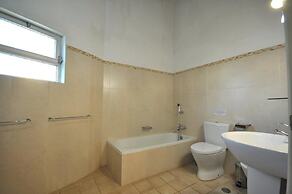 Fantastic Outdoor Area, Private Pool, Tennis Court & Golf Practice Fac