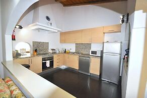 Fantastic Outdoor Area, Private Pool, Tennis Court & Golf Practice Fac