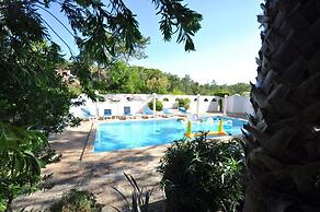 Fantastic Outdoor Area, Private Pool, Tennis Court & Golf Practice Fac