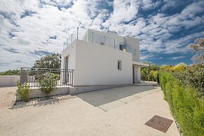 Villa Po490b, Modern 5bdr Protaras Villa With Pool, Close to the Beach