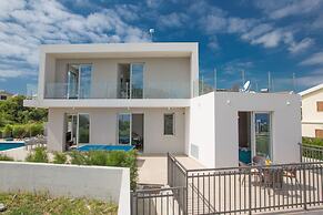 Villa Po490b, Modern 5bdr Protaras Villa With Pool, Close to the Beach