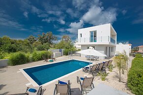 Villa Po490b, Modern 5bdr Protaras Villa With Pool, Close to the Beach