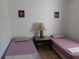 Toms House 4 in Felekas