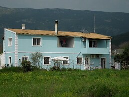 Toms House 4 in Felekas