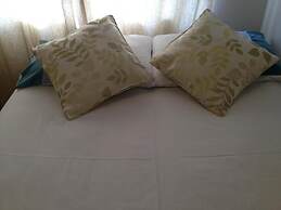 Room-comfortable Family Room With Tv, Fr