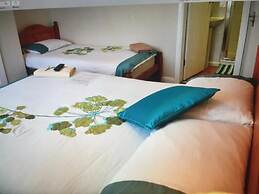 Room-comfortable Family Room With Tv, Fr