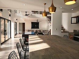 Casa Crucero Verde a Cruise on the Jungle 5 mn Walk to the Beach and T