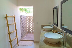 Casa Crucero Verde a Cruise on the Jungle 5 mn Walk to the Beach and T