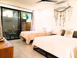 Casa Crucero Verde a Cruise on the Jungle 5 mn Walk to the Beach and T