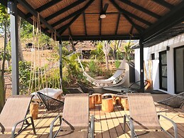 Casa Crucero Verde a Cruise on the Jungle 5 mn Walk to the Beach and T