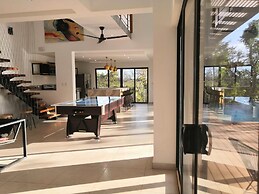 Casa Crucero Verde a Cruise on the Jungle 5 mn Walk to the Beach and T