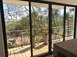 Casa Crucero Verde a Cruise on the Jungle 5 mn Walk to the Beach and T