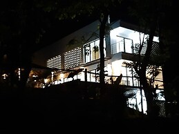 Casa Crucero Verde a Cruise on the Jungle 5 mn Walk to the Beach and T