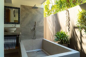 Casa Crucero Verde a Cruise on the Jungle 5 mn Walk to the Beach and T