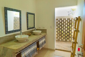 Casa Crucero Verde a Cruise on the Jungle 5 mn Walk to the Beach and T