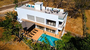 Casa Crucero Verde a Cruise on the Jungle 5 mn Walk to the Beach and T